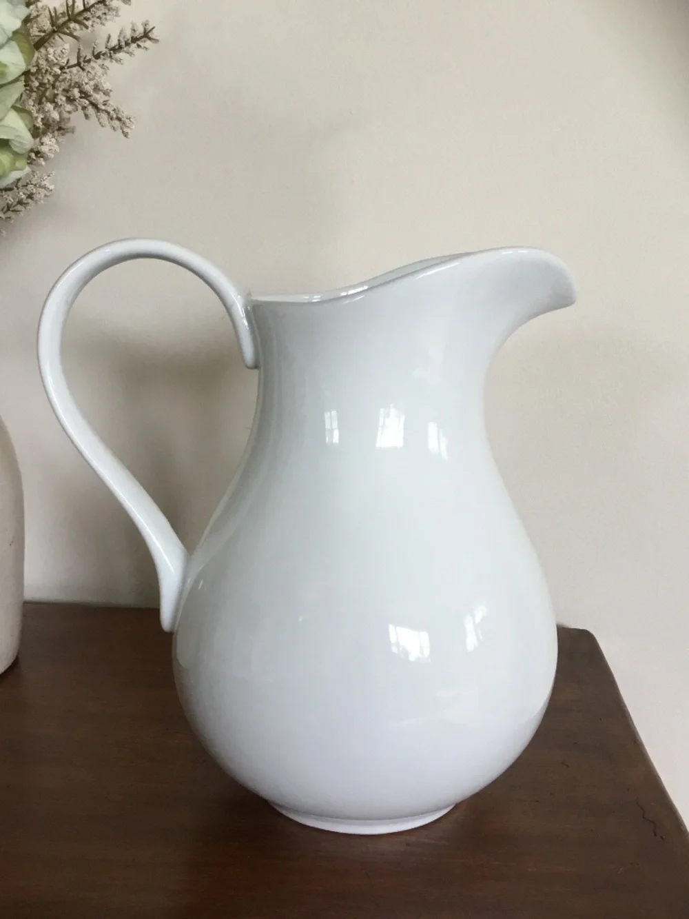 NWOT Pottery Barn 96oz Pitcher Great White Collection (Rim Shape)